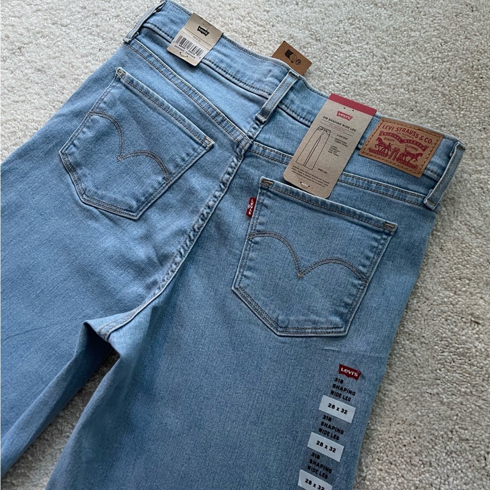 NWT Levi’s 318 Shaping Wide Leg Light Wash Size 28/32 - Picture 6 of 14